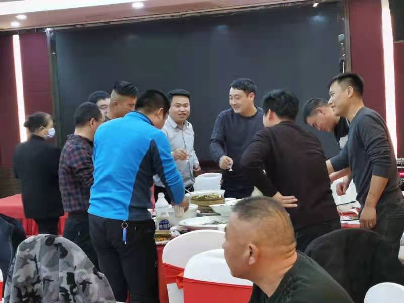 與會來賓，觥籌交錯，一觴一詠