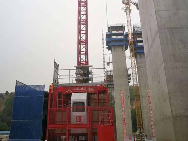 中鐵十九局集團(tuán)使用大誠(chéng)機(jī)械施工電梯、物料提升機(jī)案例