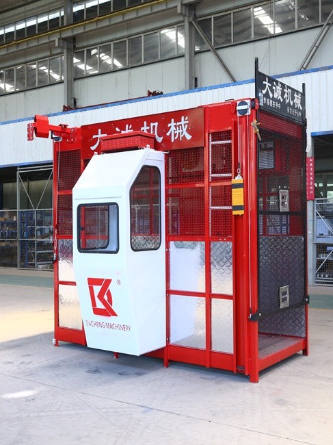 施工電梯安全運行時的注意事項！